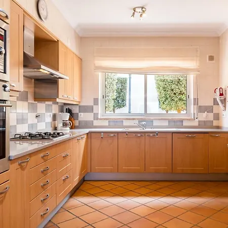 Stunning Th2 With Sea View Apartment *