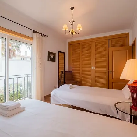 Stunning Th2 With Sea View Apartment